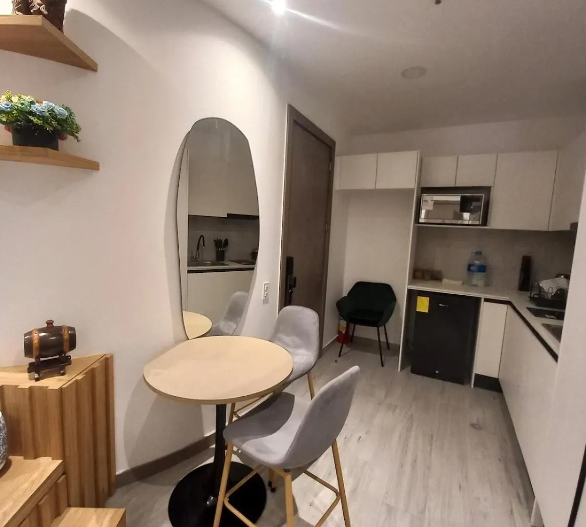 Estudio 407 Torre Pontina Quito 0*,