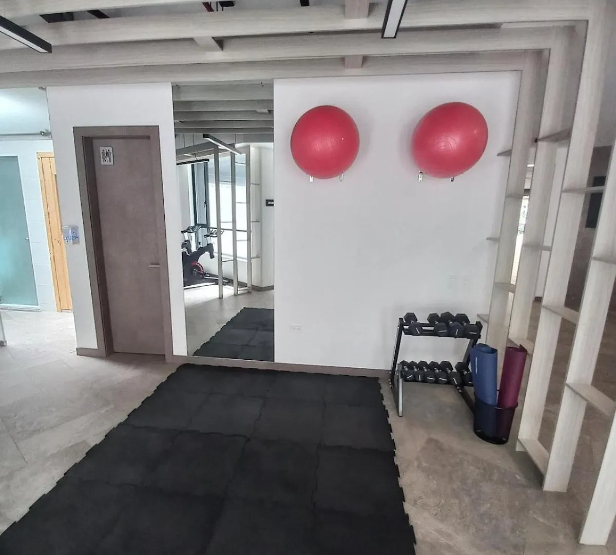 Estudio 407 Torre Pontina Quito 0*,