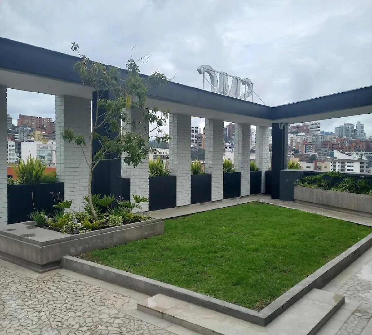 Estudio 407 Torre Pontina Quito Ecuador